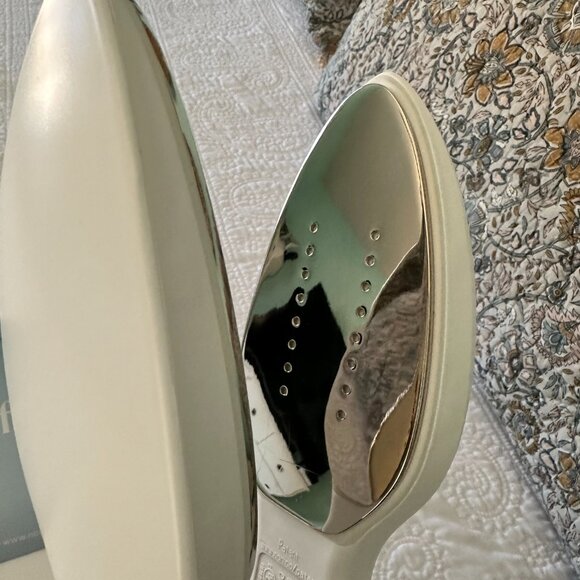Nori Press Handheld Steam Iron - White - Picture 4 of 6